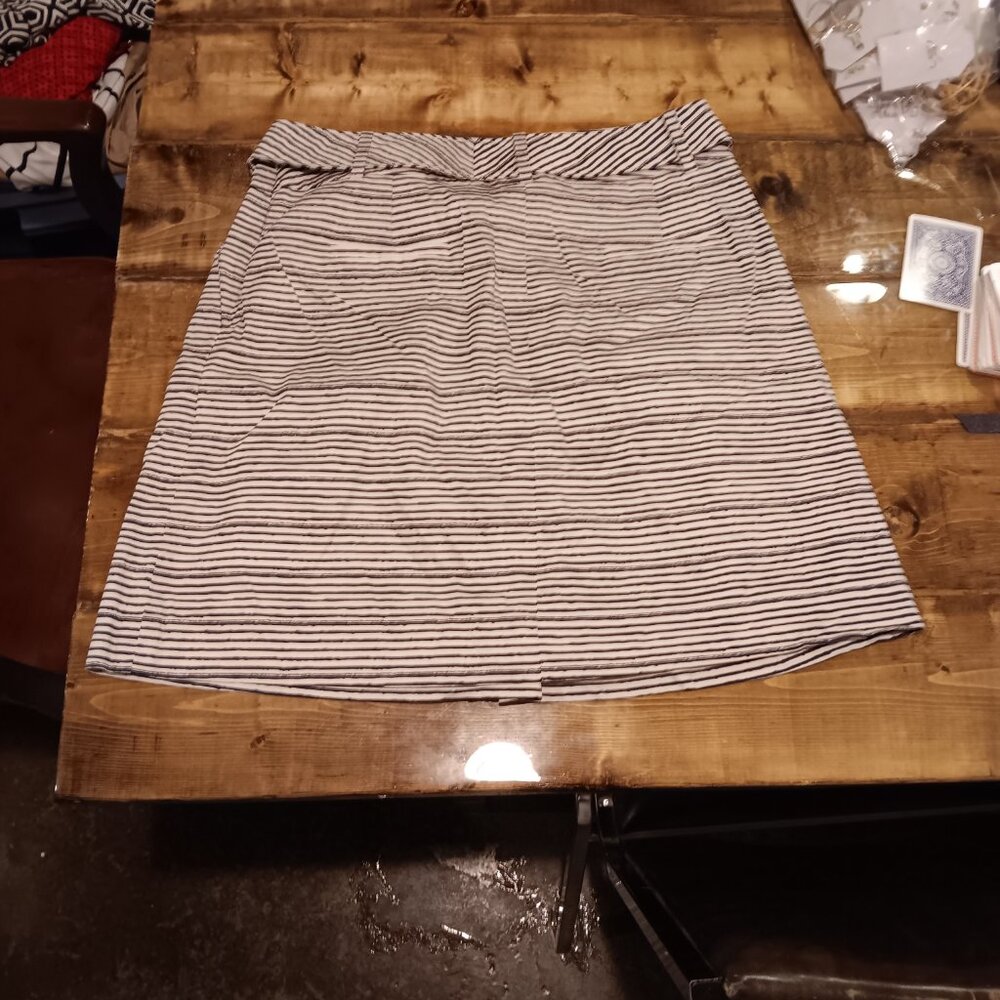 ✨️ Outback Red Skirt Size 10 Dark Blue and White Striped - Picture 4 of 4